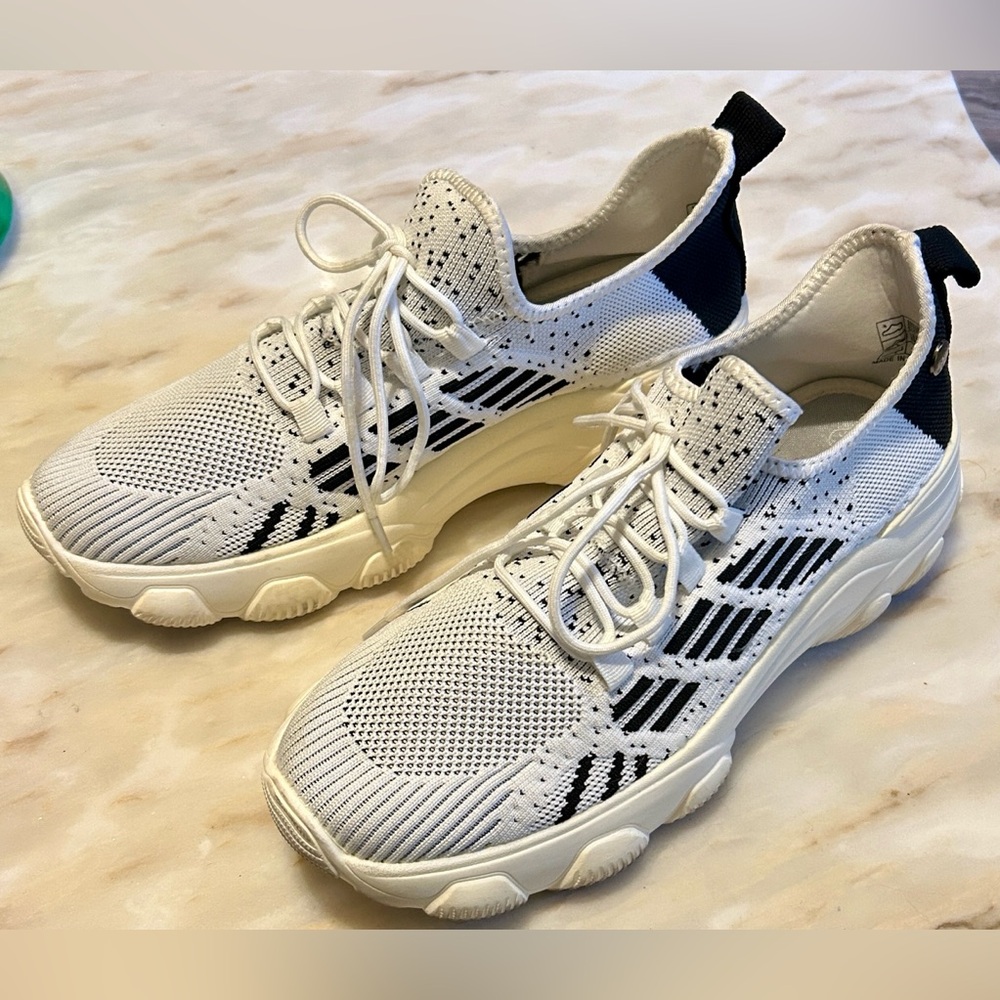 bernie merv. Womens Black/White Memory Foam Comfortable Sneaker‎ Sz 41 (10.5-11)